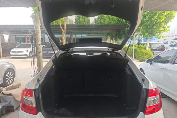 Used Skoda Octavia 2017 TSI280 DSG Smart Drive Edition Trunk