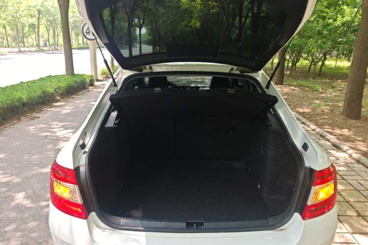 Used Skoda Octavia 2017 1.6L Manual Trend Edition Trunk