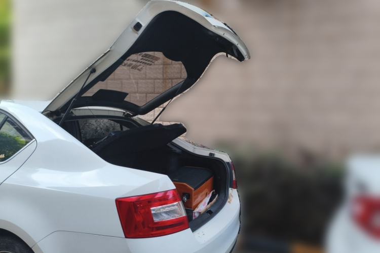 Used Skoda Octavia 2017 1.6L Manual Smart Drive Edition Trunk