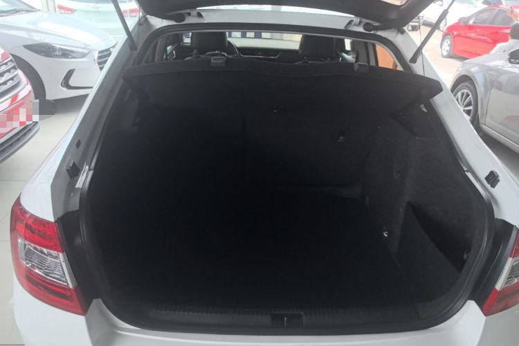 Used Skoda Octavia 2017 1.6L Automatic Smart Drive Edition Trunk