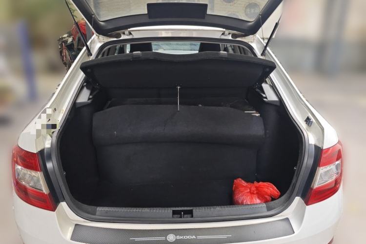Used Skoda Octavia 2017 Classic Model 1.6L Automatic Standard Edition Trunk