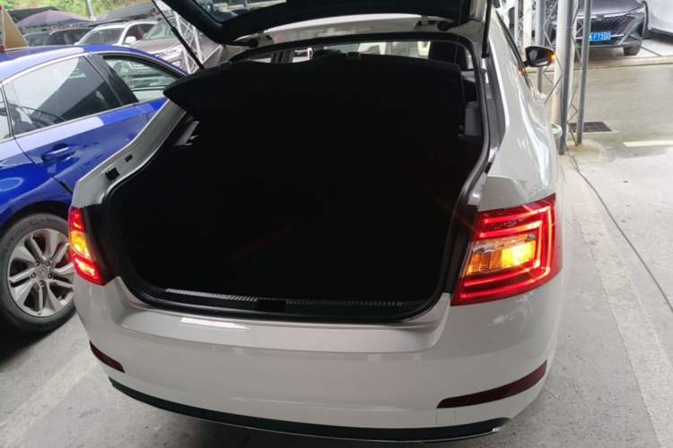 Used Skoda Octavia 2017 TSI280 DSG Smart Drive Edition Trunk