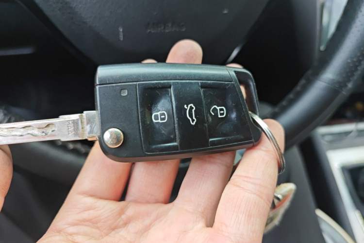 Used Skoda Octavia 2017 1.6L Manual Front-Wheel-Drive Version Vehicle Key