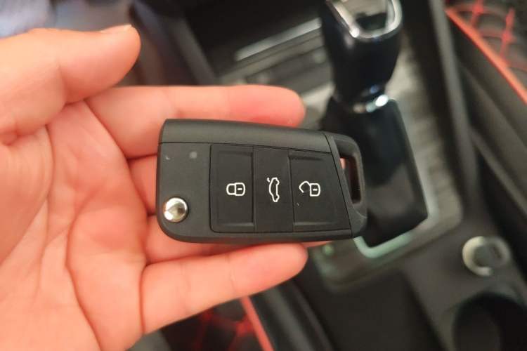 Used Skoda Octavia 2017 1.6L Automatic Smart Drive Edition Vehicle Key