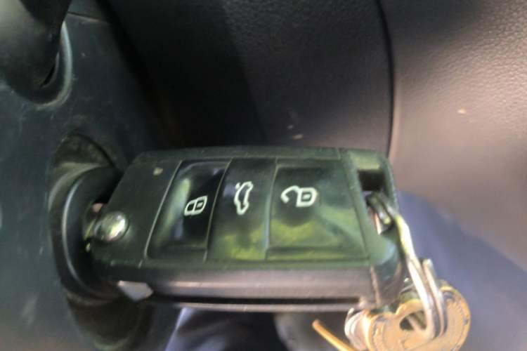 Used Skoda Octavia 2017 1.6L Automatic Front-Wheel Drive Model Vehicle Key