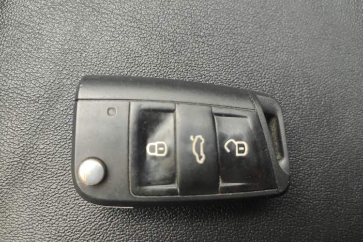 Used Skoda Octavia 2017 1.6L Manual Smart Drive Edition Vehicle Key