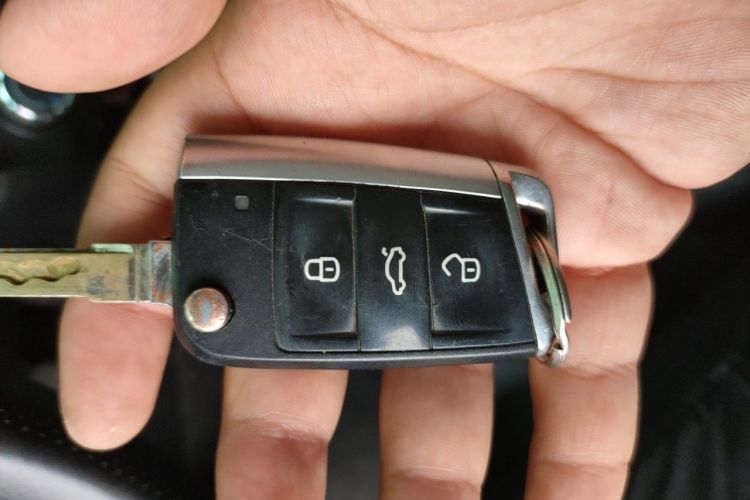 Used Skoda Octavia 2017 1.6L Automatic Smart Drive Edition Vehicle Key