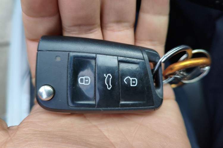 Used Skoda Octavia 2017 1.6L Manual Smart Drive Edition Vehicle Key