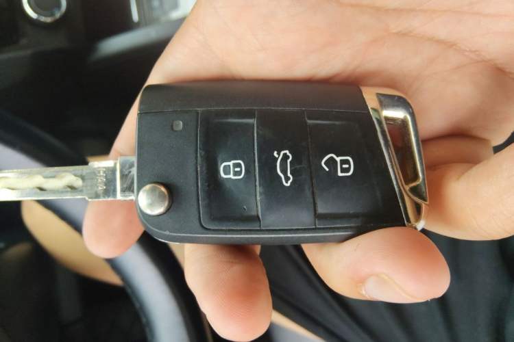Used Skoda Octavia 2017 1.6L Automatic Smart Drive Edition Vehicle Key