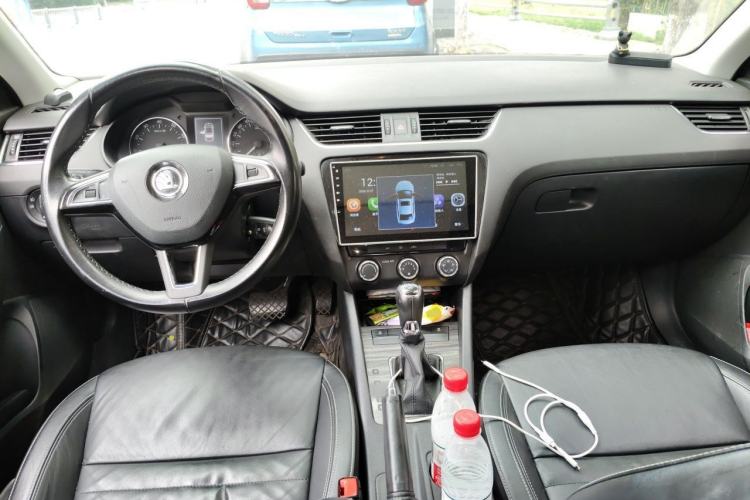 Used Skoda Octavia 2017 TSI280 DSG Smart Drive Edition Center Console