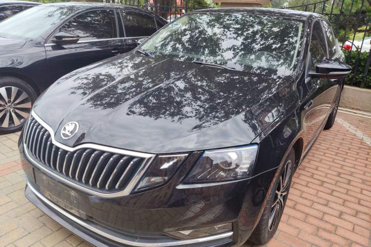 Used Skoda Octavia 2018 1.6L Automatic Luxury Edition Guazi used car, China used car export, Used car for sale, Used  cars, Cheapest cars for sale