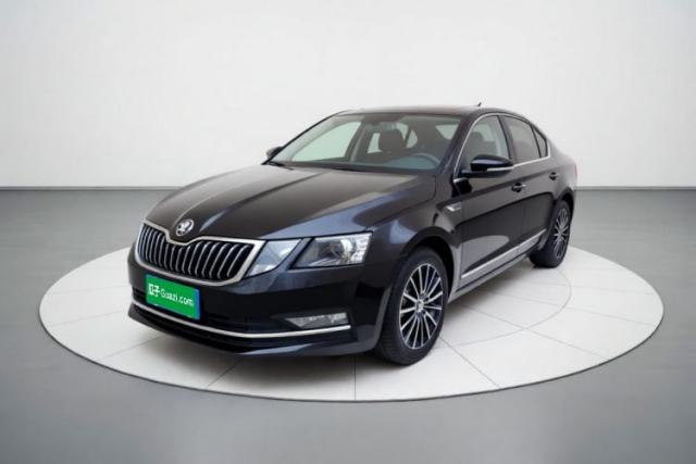 Skoda Octavia 2018 1.6L Automatic Luxury Edition с пробегом