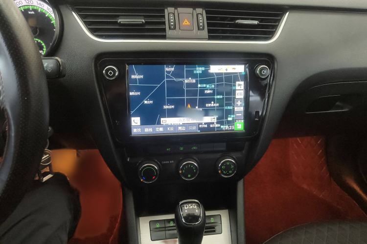 Used Skoda Octavia 2018 TSI230 DSG Luxury Edition Audio And AC Panel