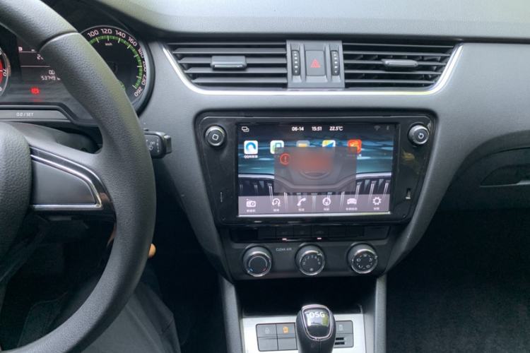 Used Skoda Octavia 2018 TSI230 DSG Comfort Edition Audio And AC Panel