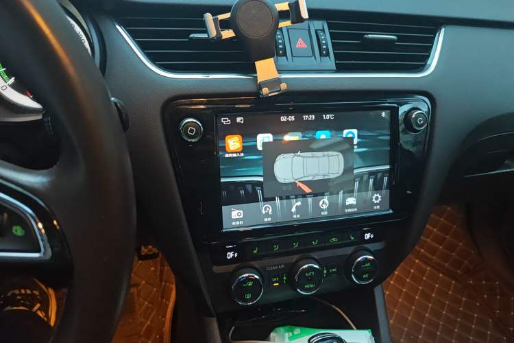 Used Skoda Octavia 2018 Station Wagon TSI280 DSG Flagship Edition Audio And AC Panel