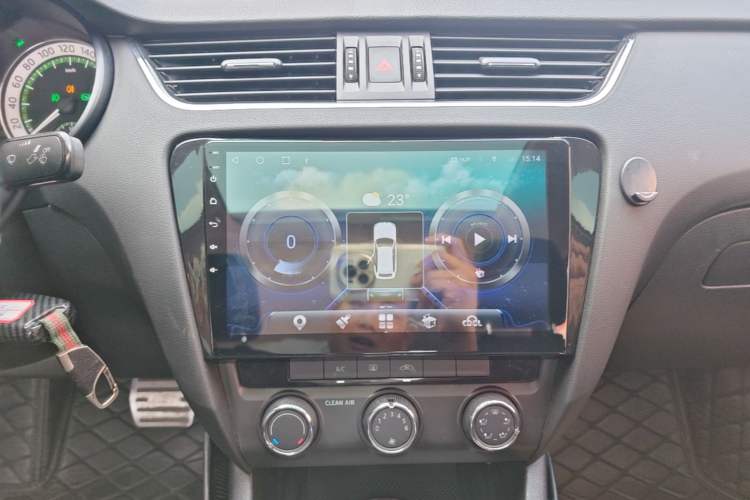 Used Skoda Octavia 2018 TSI280 DSG Luxury Edition Audio And AC Panel