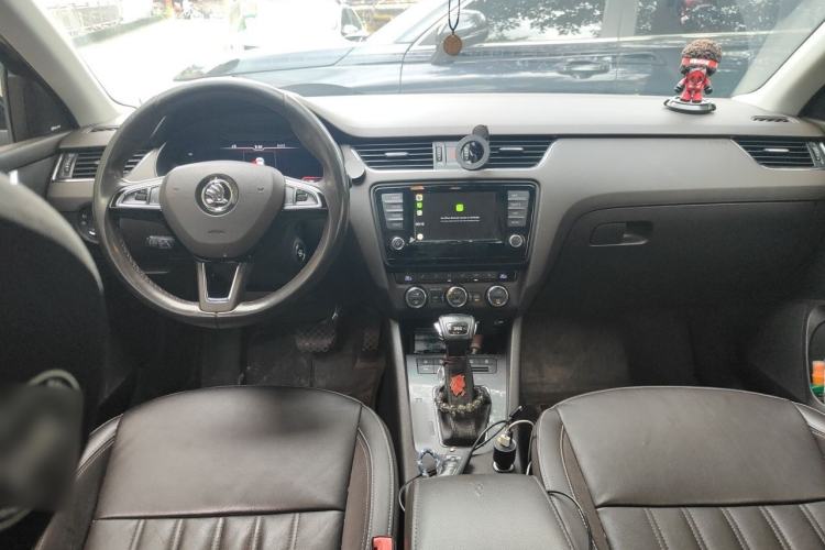 Used Skoda Octavia 2018 Station Wagon TSI280 DSG Flagship Edition Center Console