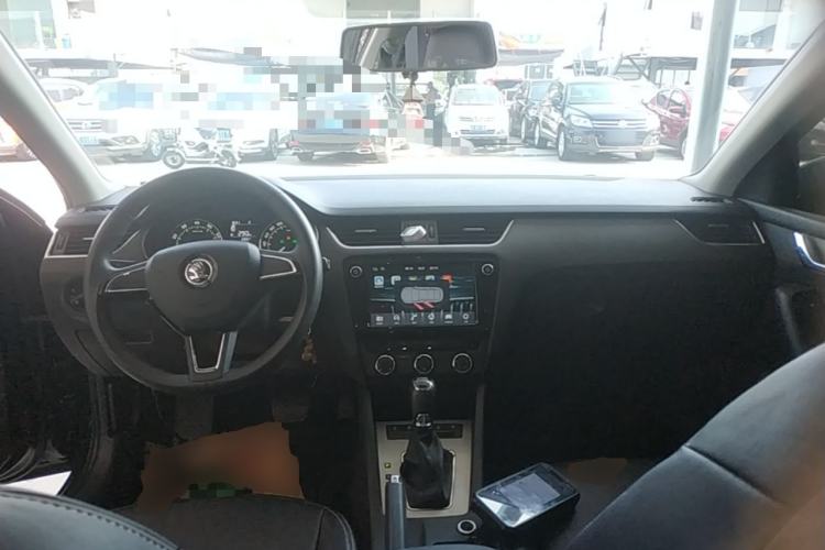 Used Skoda Octavia 2018 TSI230 DSG Comfort Edition Center Console