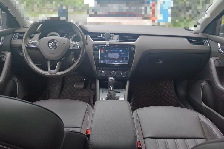 Used Skoda Octavia 2018 Station Wagon TSI280 DSG Flagship Edition Center Console