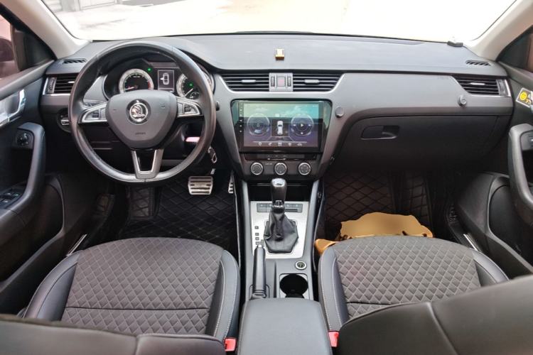 Used Skoda Octavia 2018 TSI280 DSG Luxury Edition Center Console