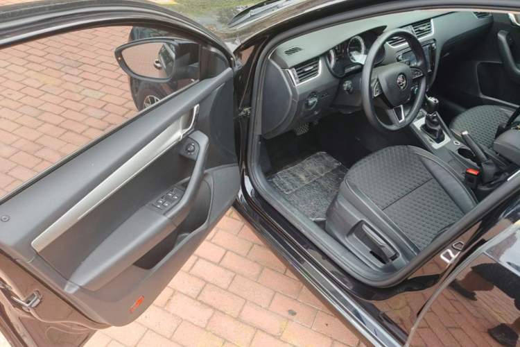 Used Skoda Octavia 2018 1.6L Automatic Luxury Edition Driver Seat