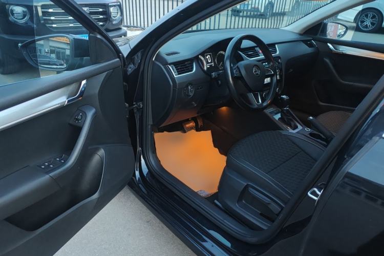 Used Skoda Octavia 2018 1.6L Automatic Luxury Edition Driver Seat