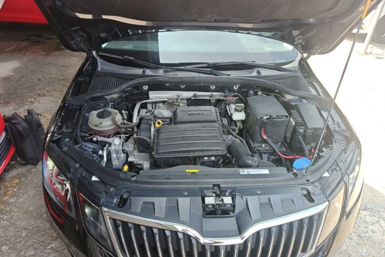 Used Skoda Octavia 2018 1.6L Automatic Luxury Edition Engine Bay