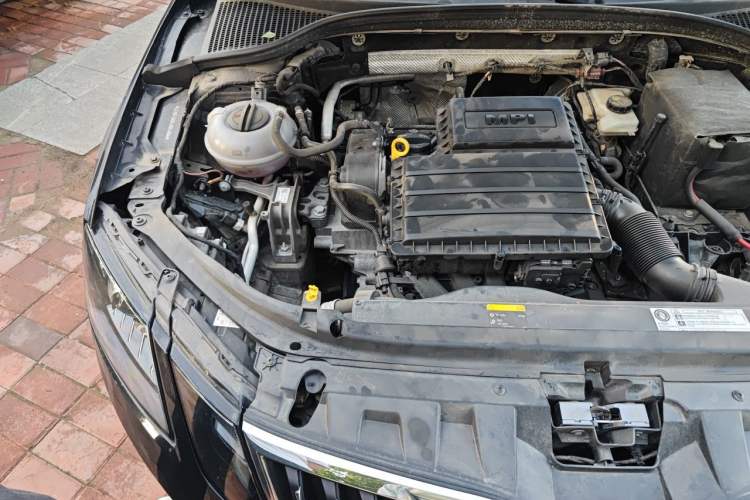 Used Skoda Octavia 2018 1.6L Automatic Luxury Edition Engine Bay Right
