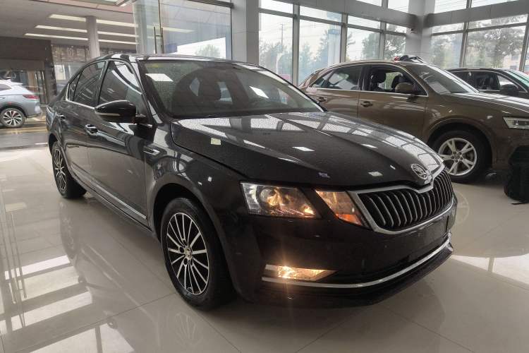 Used Skoda Octavia 2018 TSI230 DSG Luxury Edition Exterior 2