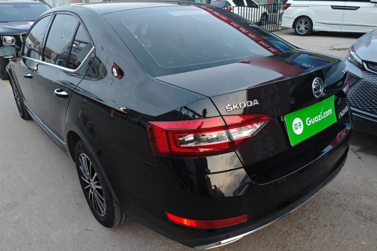 Used Skoda Octavia 2018 1.6L Automatic Luxury Edition Exterior 2