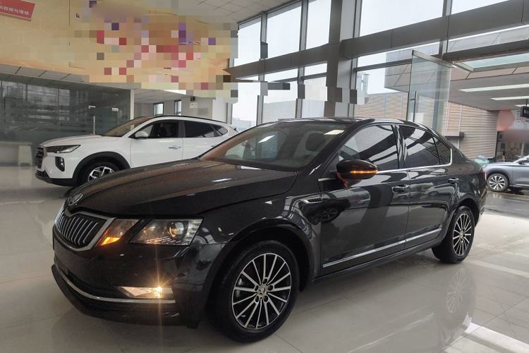 Used Skoda Octavia 2018 TSI230 DSG Luxury Edition Exterior 3