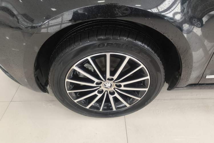 Used Skoda Octavia 2018 TSI230 DSG Luxury Edition Exterior 7