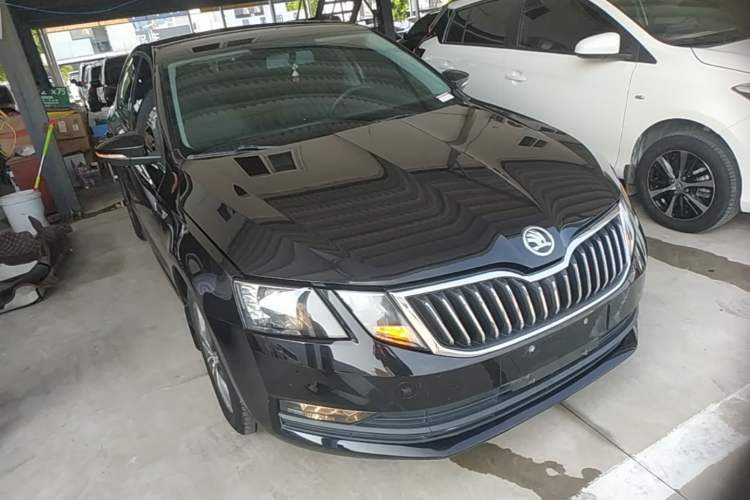 Used Skoda Octavia 2018 TSI230 DSG Comfort Edition Front Right 45 Deg