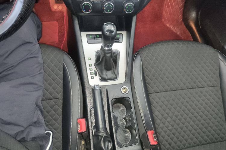 Used Skoda Octavia 2018 TSI230 DSG Luxury Edition Gear Lever