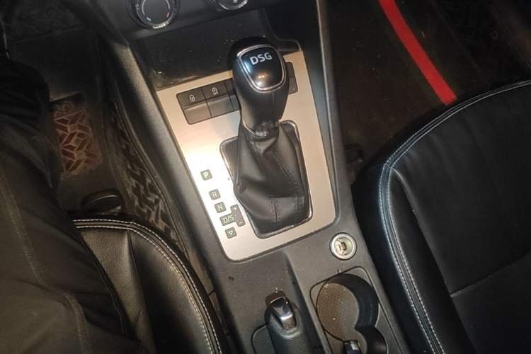Used Skoda Octavia 2018 TSI230 DSG Comfort Edition Gear Lever