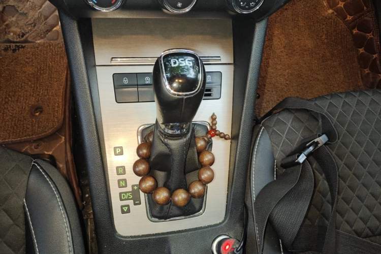 Used Skoda Octavia 2018 TSI230 DSG Luxury Edition Gear Lever