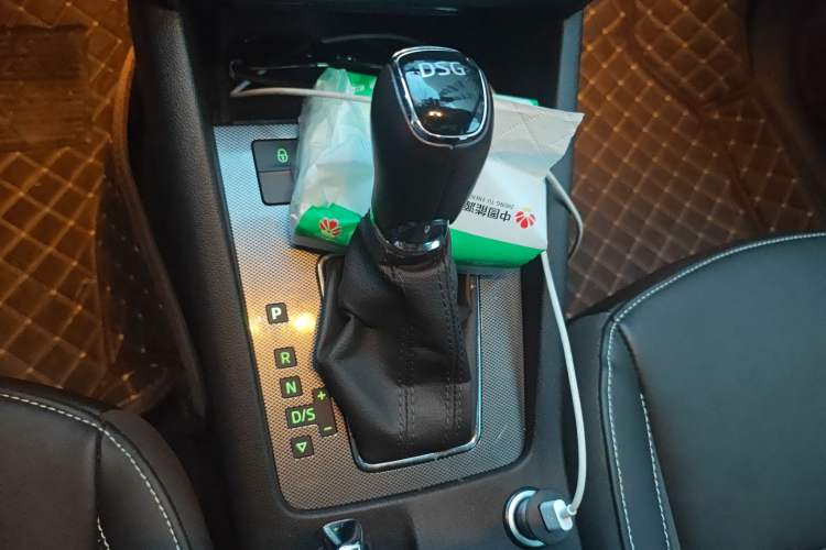 Used Skoda Octavia 2018 Station Wagon TSI280 DSG Flagship Edition Gear Lever