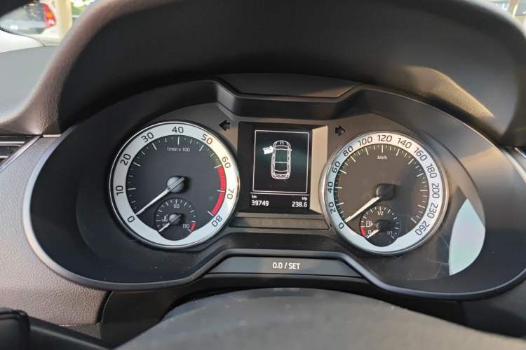 Used Skoda Octavia 2018 1.6L Automatic Luxury Edition Instrument Cluster
