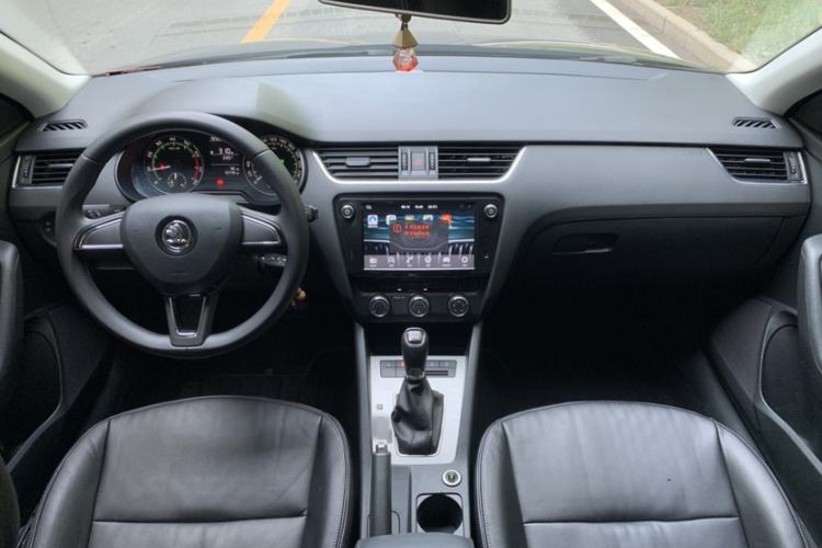 Used Skoda Octavia 2018 TSI230 DSG Comfort Edition Interior 3