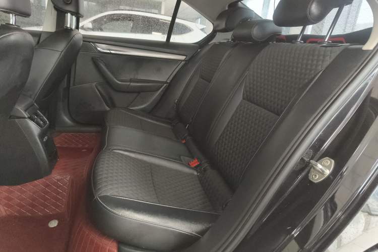 Used Skoda Octavia 2018 TSI230 DSG Luxury Edition Interior 4