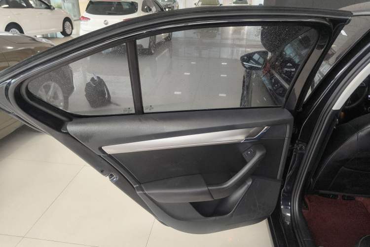 Used Skoda Octavia 2018 TSI230 DSG Luxury Edition Interior 8