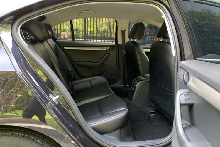 Used Skoda Octavia 2018 TSI230 DSG Comfort Edition Interior 8
