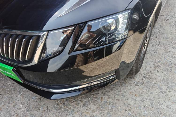 Used Skoda Octavia 2018 1.6L Automatic Luxury Edition Left Front Headlight