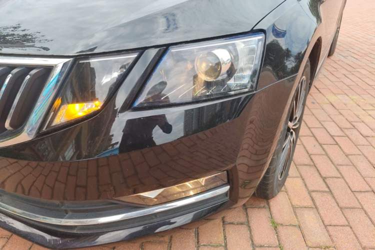 Used Skoda Octavia 2018 1.6L Automatic Luxury Edition Left Front Headlight