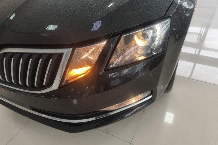 Used Skoda Octavia 2018 TSI230 DSG Luxury Edition Left Front Headlight
