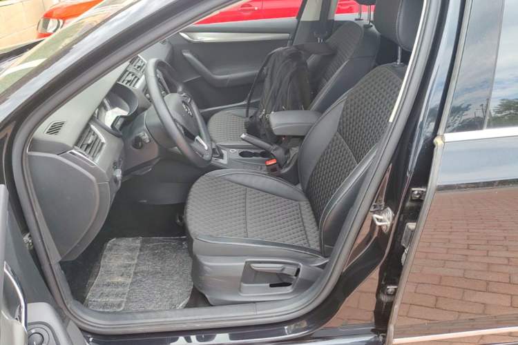 Used Skoda Octavia 2018 1.6L Automatic Luxury Edition Left Front Seat