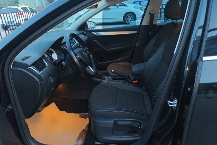 Used Skoda Octavia 2018 1.6L Automatic Luxury Edition Left Front Seat
