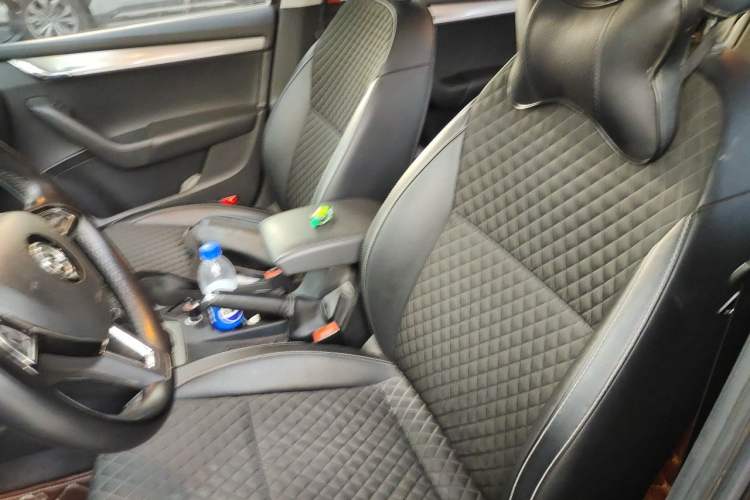 Used Skoda Octavia 2018 TSI230 DSG Luxury Edition Left Front Seat