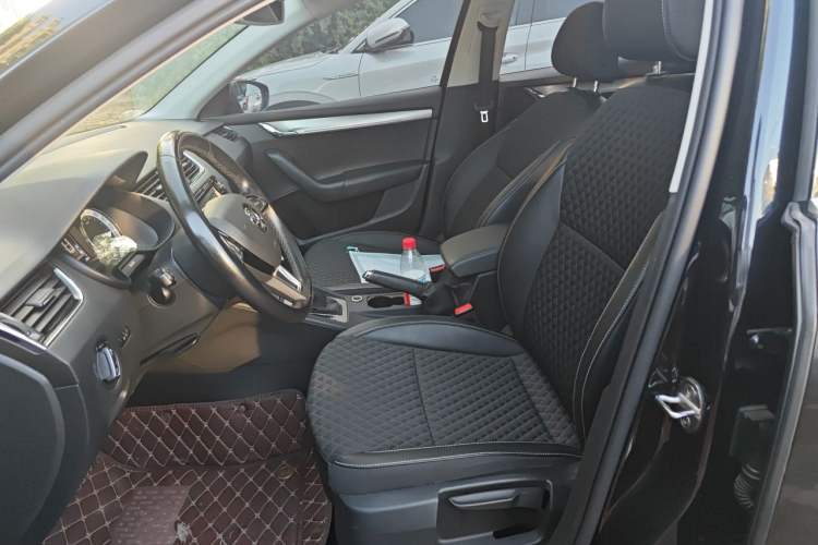 Used Skoda Octavia 2018 1.6L Automatic Luxury Edition Left Front Seat