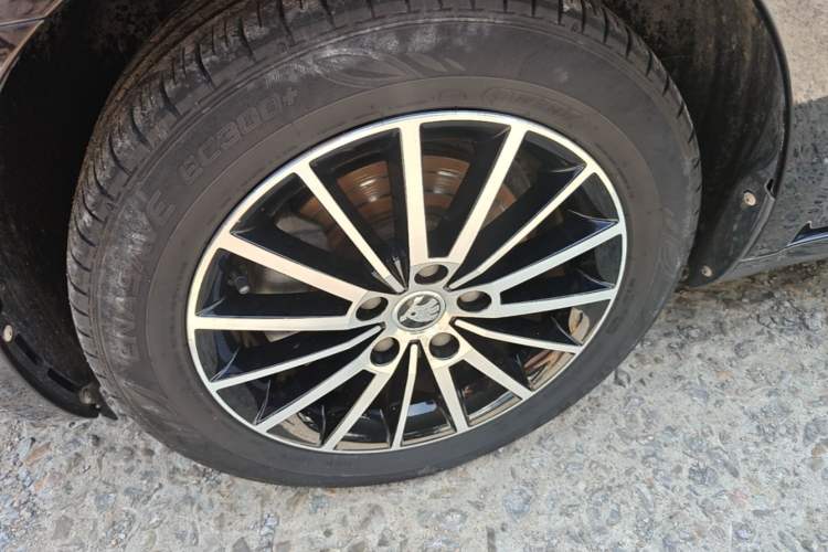 Used Skoda Octavia 2018 1.6L Automatic Luxury Edition Left Front Wheel Hub